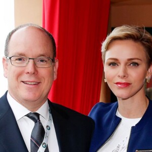 Le prince Albert II de Monaco et la princesse Charlene posent lors de la finale du Monte-Carlo Rolex Masters 2016 opposant Rafael Nadal et Gaël Monfils au Monte-Carlo Country Club à Roquebrune-Cap-Martin, le 17 avril 2016. © Olivier Huitel/pool restreint Monaco/Bestimage