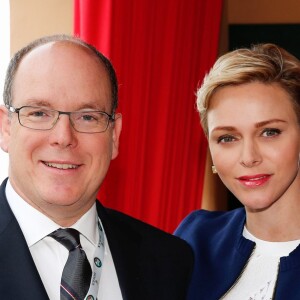 Le prince Albert II de Monaco et la princesse Charlene posent lors de la finale du Monte-Carlo Rolex Masters 2016 opposant Rafael Nadal et Gaël Monfils au Monte-Carlo Country Club à Roquebrune-Cap-Martin, le 17 avril 2016. © Olivier Huitel/pool restreint Monaco/Bestimage