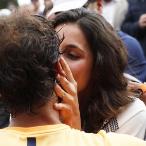 Rafael Nadal tendrement félicité par sa compagne Xisca Perello après sa victoire contre Gaël Monfils lors de la finale du Monte-Carlo Rolex Masters, le 17 avril 2016 à Roquebrune-Cap-Martin © Jean-Charles Vinaj/Pool restreint Monaco/Bestimage