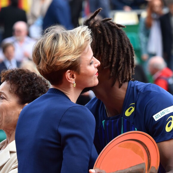 Le prince Albert II de Monaco et la princesse Charlene ont félicité Rafael Nadal pour sa victoire en finale du Monte-Carlo Rolex Masters 2016 face à Gaël Monfils au Monte-Carlo Country Club à Roquebrune-Cap-Martin, le 17 avril 2016. © Bruno Bebert/Bestimage