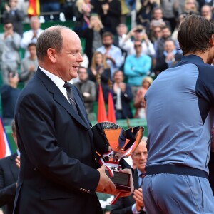 Le prince Albert II de Monaco et la princesse Charlene ont félicité Rafael Nadal pour sa victoire en finale du Monte-Carlo Rolex Masters 2016 face à Gaël Monfils au Monte-Carlo Country Club à Roquebrune-Cap-Martin, le 17 avril 2016. © Bruno Bebert/Bestimage