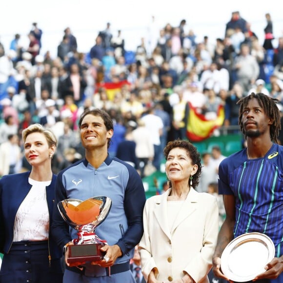 Le prince Albert II et la princesse Charlene de Monaco ont applaudi la victoire de Rafael Nadal en finale du Monte-Carlo Rolex Masters 2016 face à Gaël Monfils au Monte-Carlo Country Club à Roquebrune-Cap-Martin, le 17 avril 2016. © Claudia Albuquerque/Bestimage