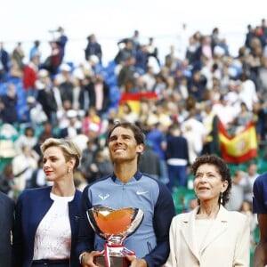 Le prince Albert II et la princesse Charlene de Monaco ont applaudi la victoire de Rafael Nadal en finale du Monte-Carlo Rolex Masters 2016 face à Gaël Monfils au Monte-Carlo Country Club à Roquebrune-Cap-Martin, le 17 avril 2016. © Claudia Albuquerque/Bestimage