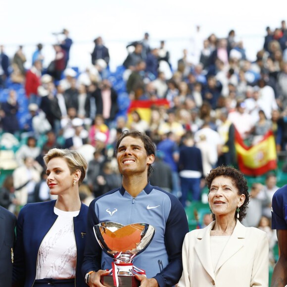 Le prince Albert II et la princesse Charlene de Monaco ont applaudi la victoire de Rafael Nadal en finale du Monte-Carlo Rolex Masters 2016 face à Gaël Monfils au Monte-Carlo Country Club à Roquebrune-Cap-Martin, le 17 avril 2016. © Claudia Albuquerque/Bestimage