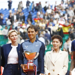 Le prince Albert II et la princesse Charlene de Monaco ont applaudi la victoire de Rafael Nadal en finale du Monte-Carlo Rolex Masters 2016 face à Gaël Monfils au Monte-Carlo Country Club à Roquebrune-Cap-Martin, le 17 avril 2016. © Claudia Albuquerque/Bestimage