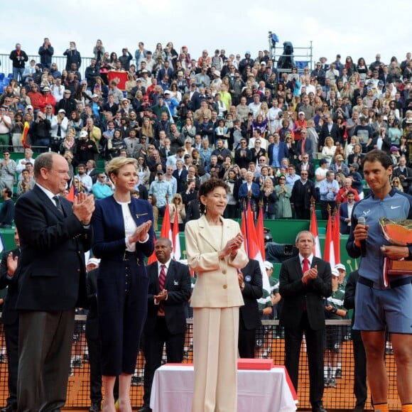 Le prince Albert II et la princesse Charlene de Monaco ont applaudi la victoire de Rafael Nadal en finale du Monte-Carlo Rolex Masters 2016 face à Gaël Monfils au Monte-Carlo Country Club à Roquebrune-Cap-Martin, le 17 avril 2016. © Claudia Albuquerque/Bestimage