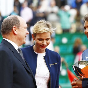 Le prince Albert II et la princesse Charlene de Monaco ont applaudi la victoire de Rafael Nadal en finale du Monte-Carlo Rolex Masters 2016 face à Gaël Monfils au Monte-Carlo Country Club à Roquebrune-Cap-Martin, le 17 avril 2016. © Claudia Albuquerque/Bestimage