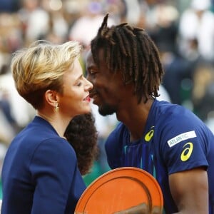 Le prince Albert II et la princesse Charlene de Monaco ont applaudi la victoire de Rafael Nadal en finale du Monte-Carlo Rolex Masters 2016 face à Gaël Monfils au Monte-Carlo Country Club à Roquebrune-Cap-Martin, le 17 avril 2016. © Claudia Albuquerque/Bestimage