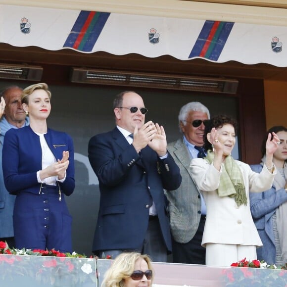 Le prince Albert II et la princesse Charlene de Monaco ont applaudi la victoire de Rafael Nadal en finale du Monte-Carlo Rolex Masters 2016 face à Gaël Monfils au Monte-Carlo Country Club à Roquebrune-Cap-Martin, le 17 avril 2016. © Claudia Albuquerque/Bestimage