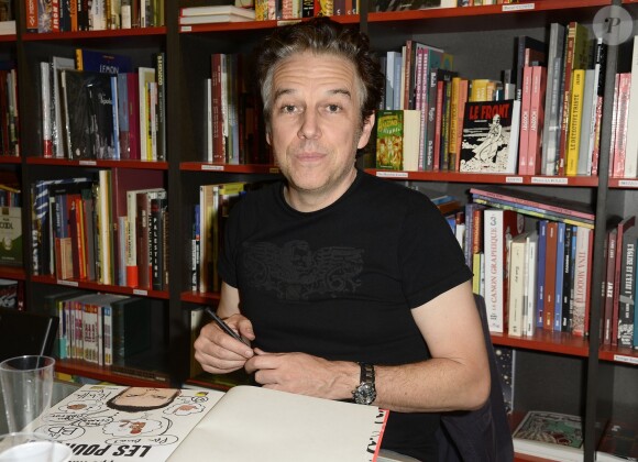 Philippe Vandel à la dédicace de sa bande dessinée "Les Pourquoi en BD" à la librairie BDNet à Paris le 26 septembre 2014