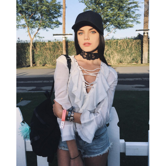 Sonia Ben Ammar, l'ancienne petite amie de Brooklyn Beckham, a publié une photo d'elle lors du festival de Coachella sur sa page Instagram, le 16 avril 2016.