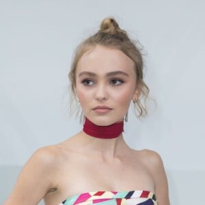 Lily-Rose Depp - Photocall au défilé de mode "Chanel", collection prêt-à-porter printemps-été 2016, au Grand Palais à Paris. Le 6 Octobre 2015