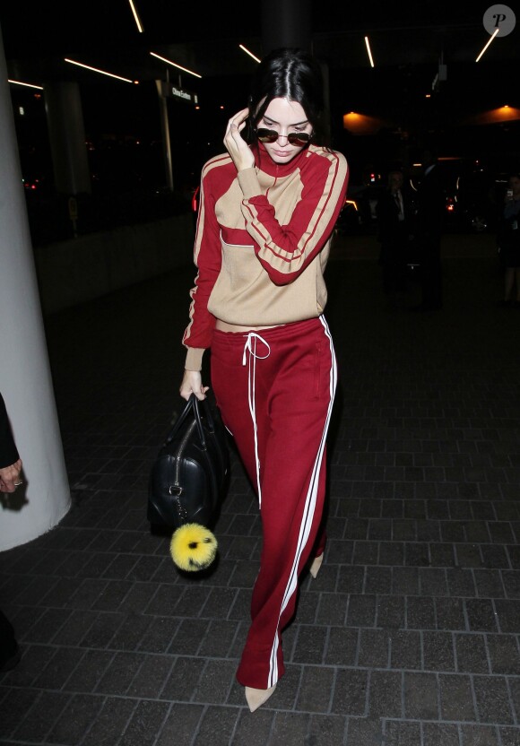 Kendall Jenner à l'aéroport LAX de Los Angeles le 18 avril 2016.
