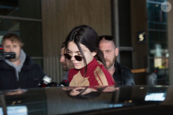 Kendall Jenner arrive à l'aéroport Roissy-Charles-de-Gaulle à Roissy, le 18 avril 2016.