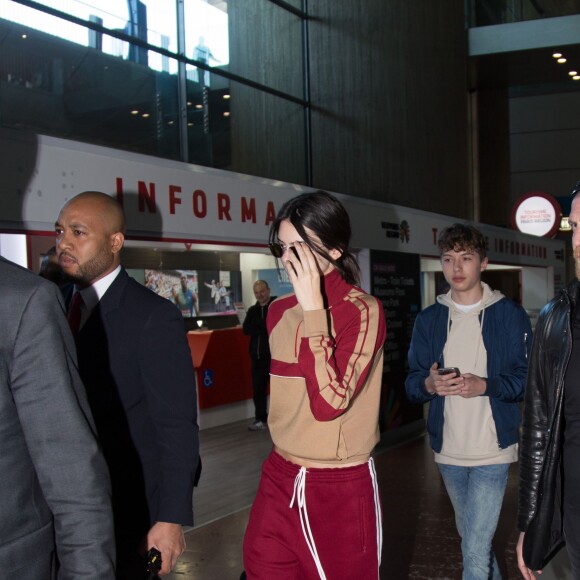 Kendall Jenner arrive à l'aéroport Roissy-Charles-de-Gaulle à Roissy, le 18 avril 2016.