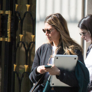 Exclusif - Kendall Jenner quitte l'hôtel George V à Paris le 19 avril 2016.