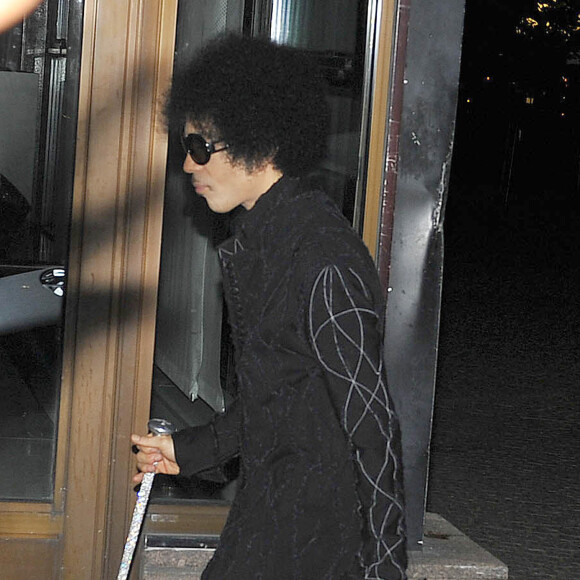 Le chanteur Prince va diner au cafe Opera a Stockholm en Suede Singer Prince eating dinner at cafe opera in Stockholm, Sweden, August 5, 2013.04/08/2013 - Stockholm