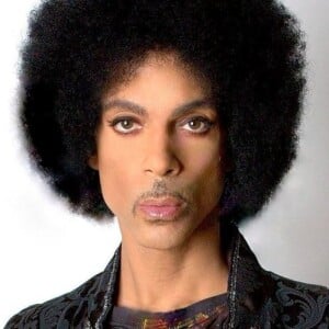 Photo de Prince sur son passeport. Postée sur le compte Twitter du chanteur.