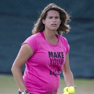 Andy Murray et son entraîneuse Amélie Mauresmo, enceinte lors de l'entraînement au tournoi de tennis de Wimbledon à Londres le 7 juillet 2015.