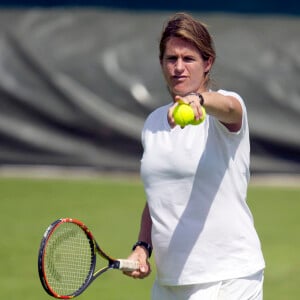 Amélie Mauresmo, enceinte lors de l'entraînement au tournoi de tennis de Wimbledon à Londres, le 24 juin 2015.