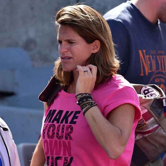 Amélie Mauresmo enceinte - People dans les tribunes des Internationaux de France de tennis de Roland Garros le 3 juin 2015.