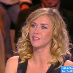 Enora Malagré dans "Touche pas à mon poste" sur D8, le 22 mars 2016.
