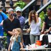 Sarah Jessica Parker vend des cookies et de la limonade avec ses filles devant leur domicile à West Village. Le 23 avril 2016