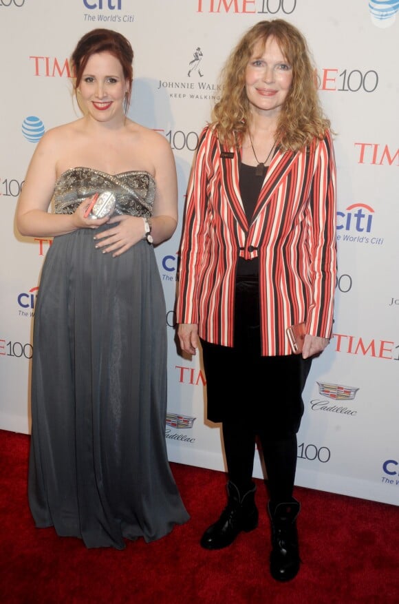 Mia Farrow et Dylan à la soirée Time 100 Gala 2016 au Frederick P. Rose Hall de Lincoln Center à New York, le 26 avril 2016