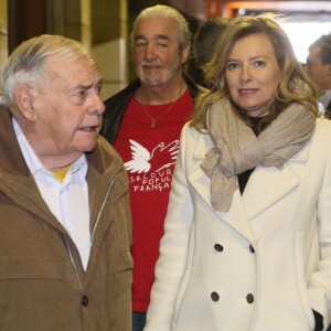 Julien Lauprêtre (président du Secours Populaire) et Valérie Trierweiler au lancement de la campagne "Vacances pour tous 2016" du Secours Populaire à la gare Montparnasse à Paris, le 26 avril 2016