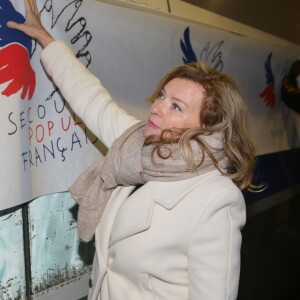 Valérie Trierweiler au lancement de la campagne "Vacances pour tous 2016" du Secours Populaire à la gare Montparnasse à Paris, le 26 avril 2016