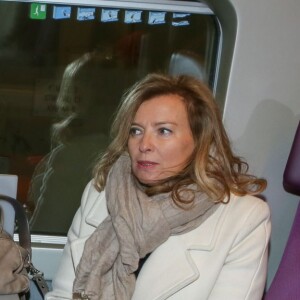 Julien Lauprêtre (président du Secours Populaire) et Valérie Trierweiler au lancement de la campagne "Vacances pour tous 2016" du Secours Populaire à la gare Montparnasse à Paris, le 26 avril 2016