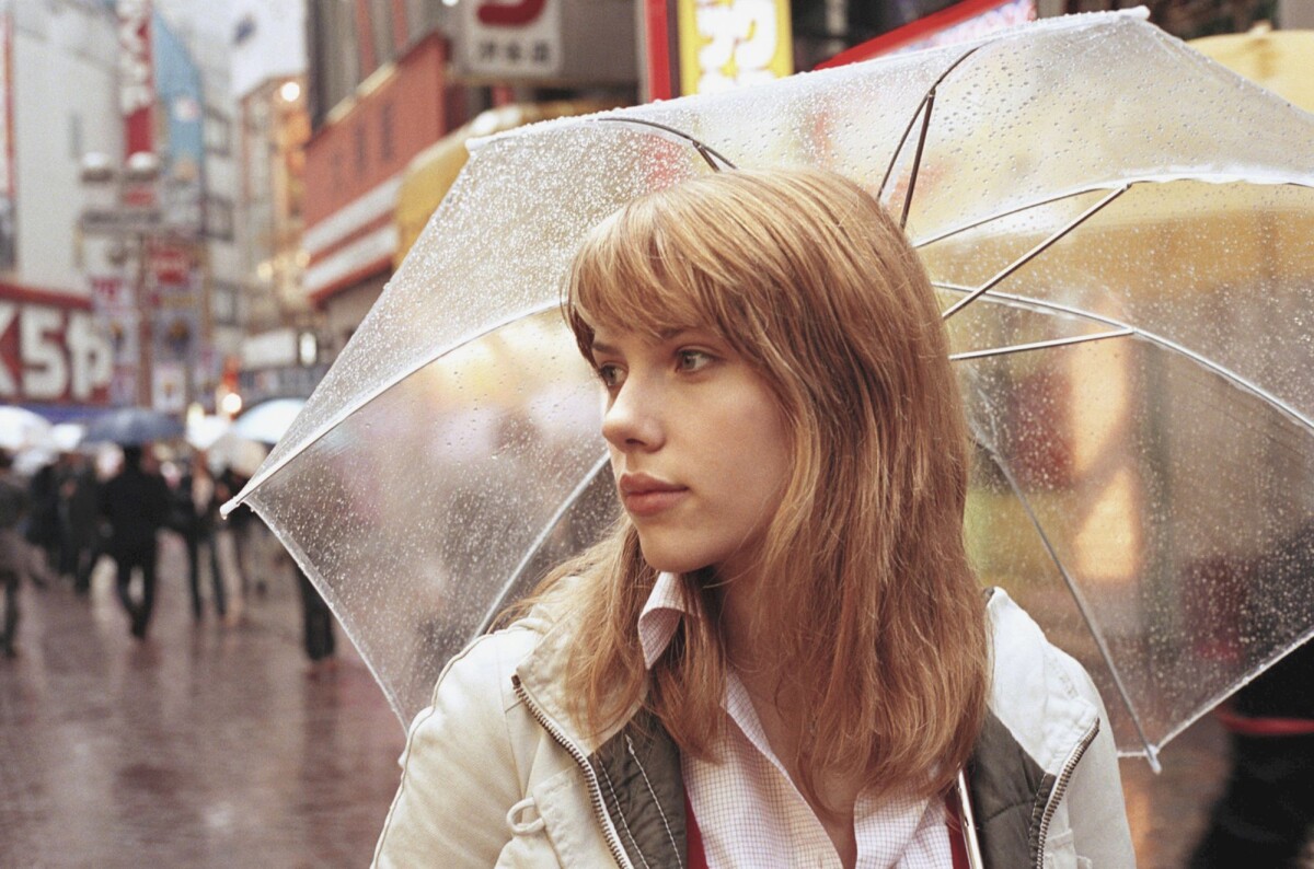 Photo : Scarlett Johansson erre dans Tokyo pour Lost In Translation. -  Purepeople