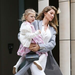 Gisele Bündchen en compagnie de son mari Tom Brady et de leurs enfants Benjamin Brady et Vivian Lake Brady se rendent à la messe à New York le 29 avril 2016. 