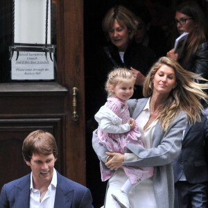 Gisele Bündchen en compagnie de son mari Tom Brady et de leurs enfants Benjamin Brady et Vivian Lake Brady se rendent à la messe à New York le 29 avril 2016. 
