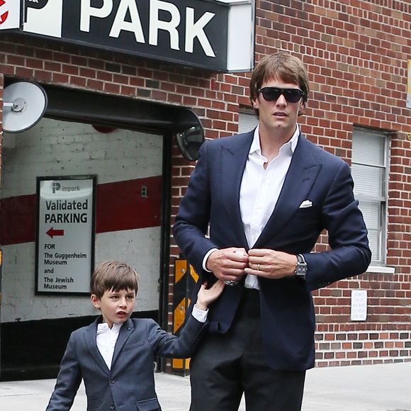 Gisele Bündchen en compagnie de son mari Tom Brady et de leurs enfants Benjamin Brady et Vivian Lake Brady se rendent à la messe à New York le 29 avril 2016. 