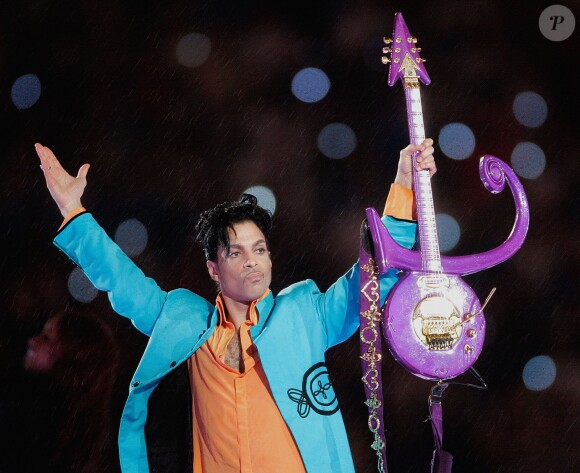 Prince sur scène pour la mi-temps du Super Bowl, le 4 février 2007
