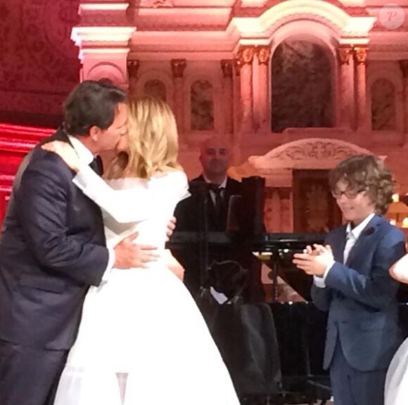 Mariage de Julie Snyder et Pierre Karl Péladeau, le samedi 15 août 2015 à Québec. Photo Twitter de l'heureux marié.