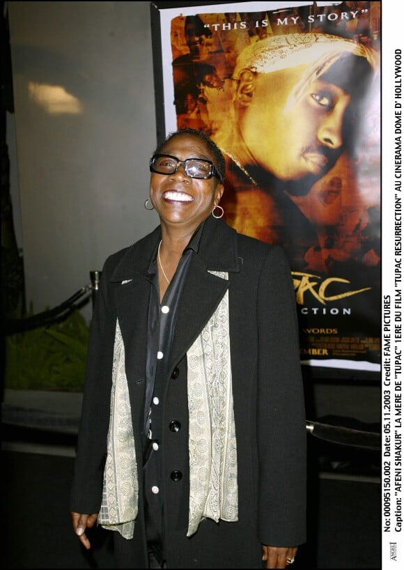 Afeni Shakur : La mère de Tupac à la première du film Tupac Resurrection à Hollywood, le 5 novembre 2003