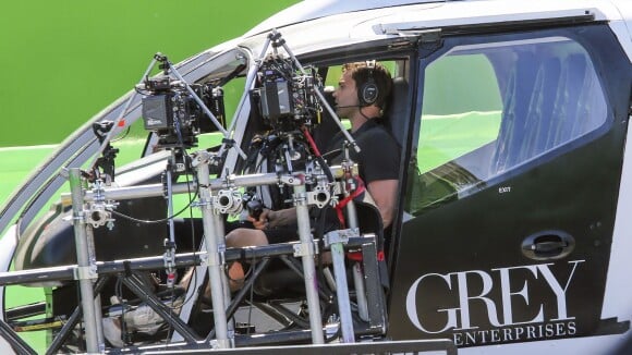 Jamie Dornan se crashe en hélico pendant que Dakota Johnson papillonne à nouveau