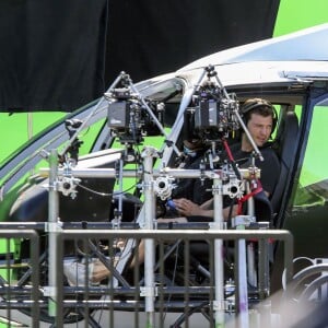 Jamie Dornan tourne une scène dans un hélicoptère pour le film "50 nuances plus sombres" à Vancouver le 2 mai 2016.