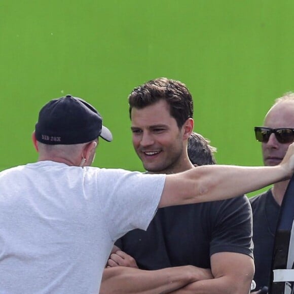 Jamie Dornan tourne une scène dans un hélicoptère pour le film "50 nuances plus sombres" à Vancouver le 2 mai 2016.