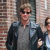 Dakota Johnson et son compagnon Matthew Hitt se promènent en amoureux dans les rues de New York. Ils portent la même veste perfecto en cuir noire. Le 3 mai 2016
