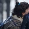 Kristen Stewart et sa compagne Soko (Stéphanie Sokolinski) partagent un baiser lors d'une balade romantique à Paris le 15 mars 2016.