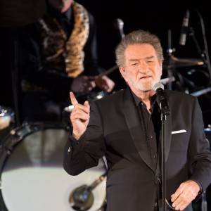 Eddy Mitchell en concert au Palais des Sports de Paris avec avec un Big Band de jazz de 21 musiciens le 16 mars 2016.