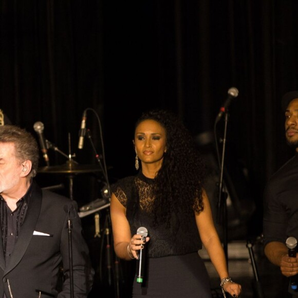 Eddy Mitchell en concert au Palais des Sports de Paris avec avec un Big Band de jazz de 21 musiciens le 16 mars 2016.