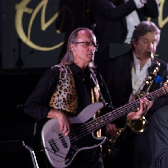 Eddy Mitchell en concert au Palais des Sports de Paris avec avec un Big Band de jazz de 21 musiciens le 16 mars 2016.