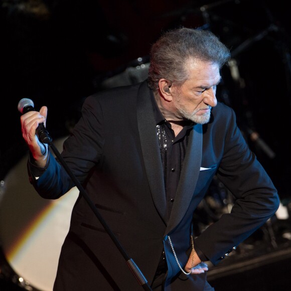 Eddy Mitchell en concert au Palais des Sports de Paris avec avec un Big Band de jazz de 21 musiciens le 16 mars 2016.
