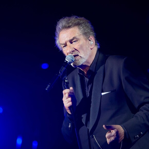 Eddy Mitchell en concert au Palais des Sports de Paris avec avec un Big Band de jazz de 21 musiciens le 16 mars 2016.