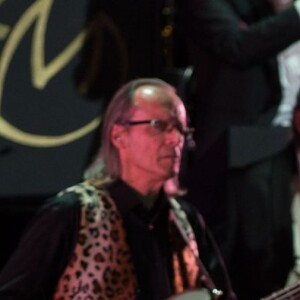 Eddy Mitchell en concert au Palais des Sports de Paris avec avec un Big Band de jazz de 21 musiciens le 16 mars 2016.