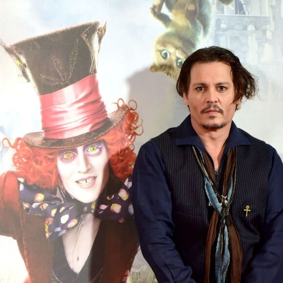 Johnny Depp - Johnny Depp lors de la conférence de presse du film 'Alice Through the Looking Glass' à Londres le 8 mai 2016.